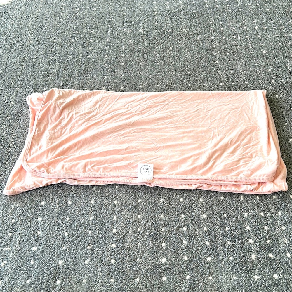 Lou Lou and company pink swaddle blanket. Pink.